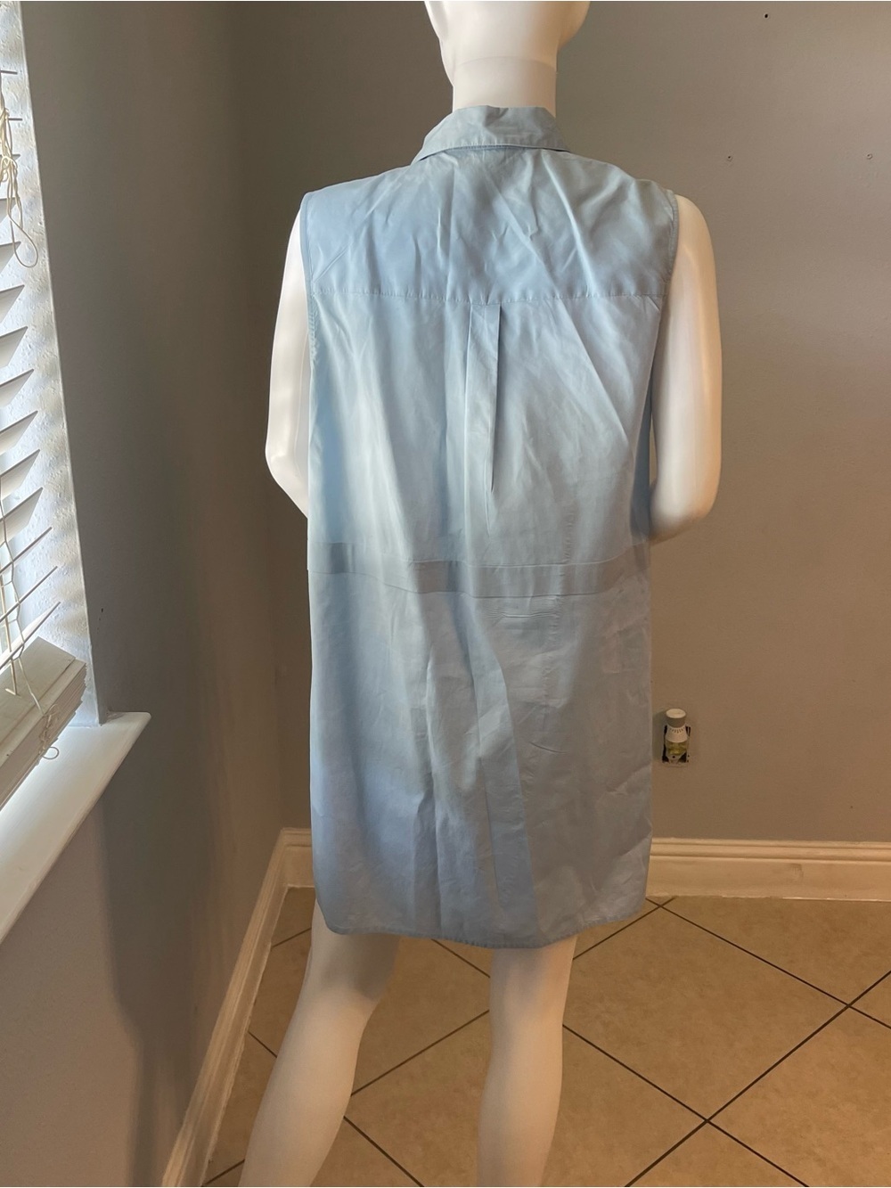 This is a light blue Forever 21 sleeveless top size medium
Like new condition - Picture 6 of 11